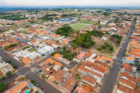 Foto de Brodowski, So Paulo, Brasil - Circa junio 2022: Imagen aérea de la ciudad de Brodowski - Imagen libre de derechos