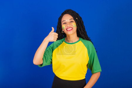 Photo for Young black Brazilian woman, soccer fan. like sign, thumb up, approval, affirmative. - Royalty Free Image