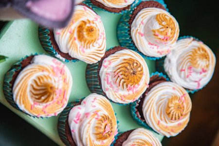 Téléchargez les photos : Bonbons pour les événements et les fêtes d'enfants. cupcakes - en image libre de droit