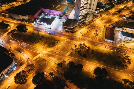 Photo for Ribeiro Preto, So Paulo, Brazil - April 23, 2022: Night images of the city of Ribeiro Preto. Avenida Joo Fiusa intersection with Avenida Presidente Vargas - Royalty Free Image