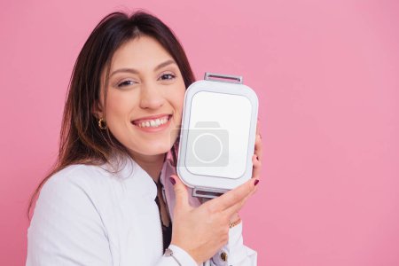 Photo for Beautiful Brazilian Caucasian Woman Beautician, Cosmetologist, Closeup Photo, Smiling with Cryomodeling Device, Crioliposile. Slimming procedure, aesthetics based on cooling. - Royalty Free Image