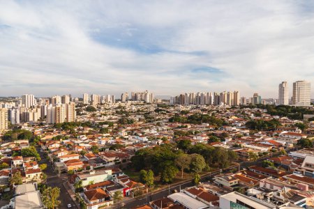 Foto de Ribeiro Preto, So Paulo, Brasil - Circa junio 2018: Imagen aérea de Ribeiro Preto. - Imagen libre de derechos
