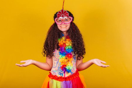 Photo for Caucasian, brazilian girl dressed for carnival. welcome, open arms, receiving welcoming - Royalty Free Image