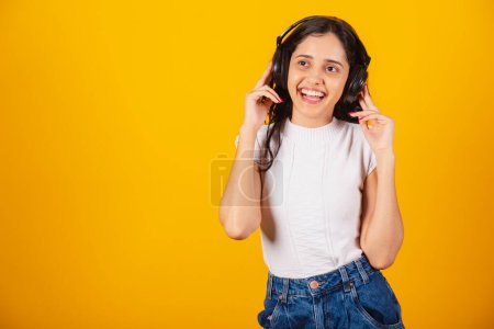 Photo for Beautiful brazilian woman with headphones listening to music. - Royalty Free Image