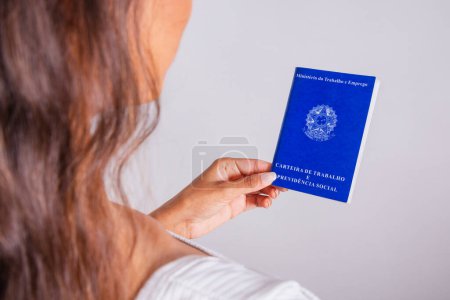 Foto de Trabajo de mano y tarjeta de seguridad social, documentos brasileños. - Imagen libre de derechos