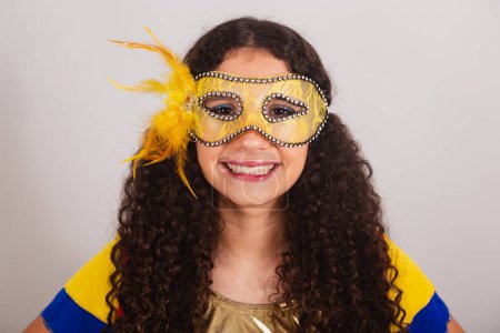 Foto de Jovencita adolescente, brasileña, con ropa frevo, carnaval. mascara, primer plano foto. - Imagen libre de derechos