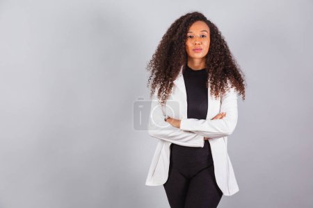 Photo for Horizontal photo, beautiful black Brazilian woman, businesswoman, wearing white suit, smiling, optimistic. - Royalty Free Image