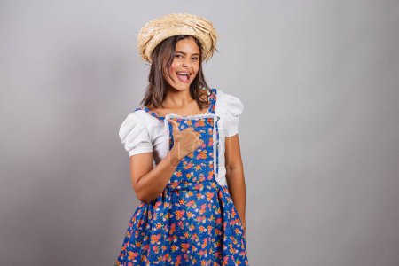 Foto de Mujer brasileña vistiendo ropa de campo, fiesta So Joo, fiesta Junina. como - Imagen libre de derechos