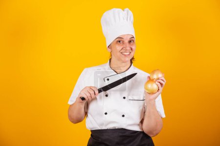 Photo for Adult Brazilian woman, chef, master in gastronomy. holding onion and knife. - Royalty Free Image