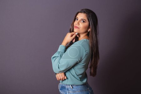 Photo for Horizontal photo. Beautiful Brazilian woman, with casual clothes, Jeans and green shirt. posing for photo. - Royalty Free Image