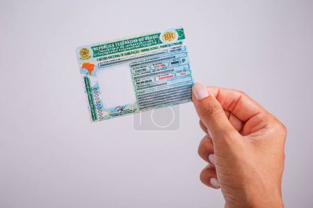 Téléchargez les photos : Titulaire d'un permis de conduire. Document brésilien. - en image libre de droit