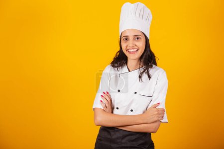 Téléchargez les photos : Femme brésilienne, chef cuisinier, bras croisés. - en image libre de droit