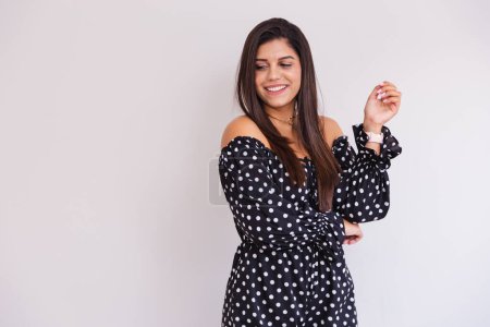 Photo for Beautiful Brazilian woman, entrepreneur, black outfit with white details, arms crossed. - Royalty Free Image