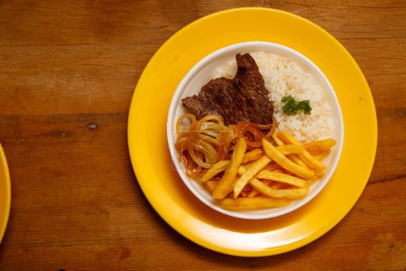 Téléchargez les photos : Riz, haricots, frites et steak de boeuf - en image libre de droit
