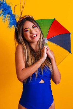 Téléchargez les photos : Jeune belle femme habillée pour le carnaval avec espace pour le texte - en image libre de droit