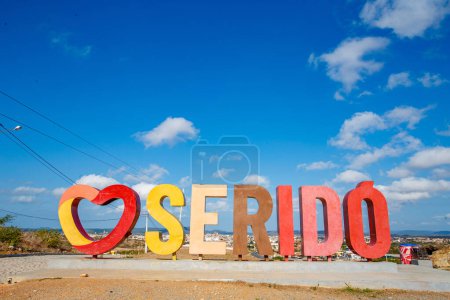 Téléchargez les photos : Serido, Rio Grande do Norte, Brésil - 12 mars 2021 : J'aime Serido message en portugais sur le Brésil - en image libre de droit