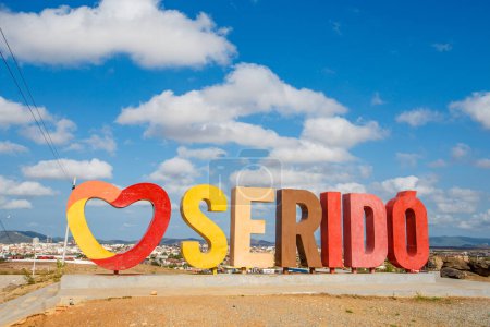 Téléchargez les photos : Serido, Rio Grande do Norte, Brésil - 12 mars 2021 : J'aime Serido message en portugais sur le Brésil - en image libre de droit