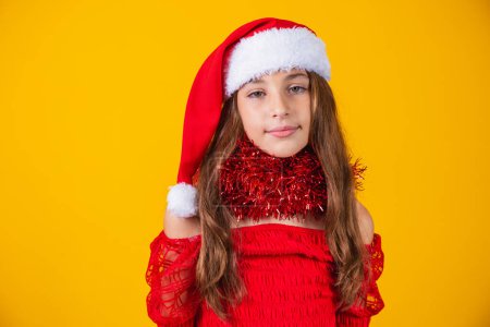 Foto de Linda niña vestida para la noche de Navidad - Imagen libre de derechos