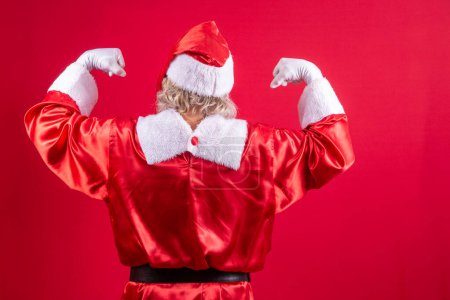 Foto de Papá Noel mostrando músculos. Santa Claus fuerte - Imagen libre de derechos