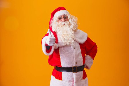 Téléchargez les photos : Père Noël avec le pouce vers le haut donnant les pouces vers le haut - en image libre de droit