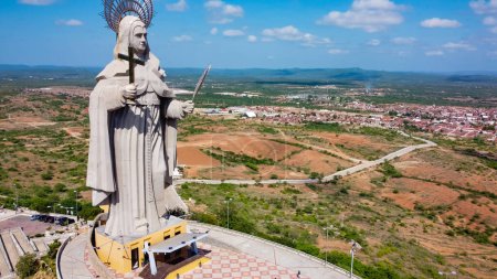 Foto de Santa Cruz, Brasil - 12 de marzo de 2021: La estatua católica más grande del mundo, la estatua de Santa Rita de Cassia - Imagen libre de derechos