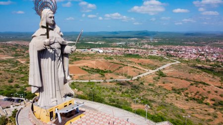 Foto de Santa Cruz, Brasil - 12 de marzo de 2021: La estatua católica más grande del mundo, la estatua de Santa Rita de Cassia - Imagen libre de derechos