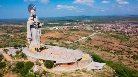 Téléchargez les photos : Santa Cruz, Brésil - 12 mars 2021 : La plus grande statue catholique au monde, la statue de Santa Rita de Cassia - en image libre de droit