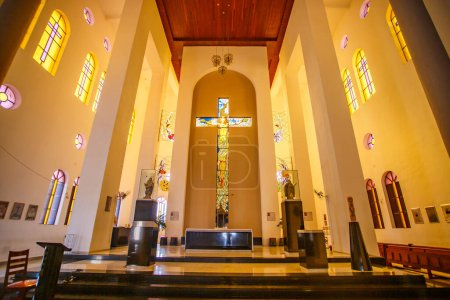 Téléchargez les photos : Santa Cruz, Brésil - 12 mars 2021 : Image à l'intérieur de l'église paroissiale de Santa Rita de Cassia - en image libre de droit