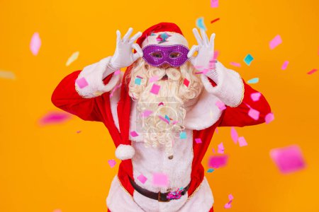 Foto de Hermoso Santa Claus vestido para la noche de carnaval. - Imagen libre de derechos