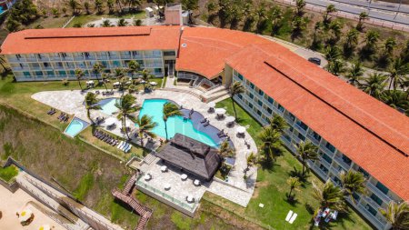Téléchargez les photos : Natal, Rio Grande do Norte, Brésil - 12 mars 2021 : Image aérienne de l'hôtel Aram Praia Marina - en image libre de droit