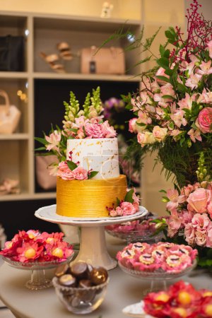Photo for Beautiful and luxurious wedding cake - Royalty Free Image