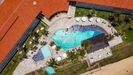 Foto de Natal, Rio Grande do Norte, Brasil - 12 de marzo de 2021: Imagen aérea del hotel Aram Praia Marina - Imagen libre de derechos