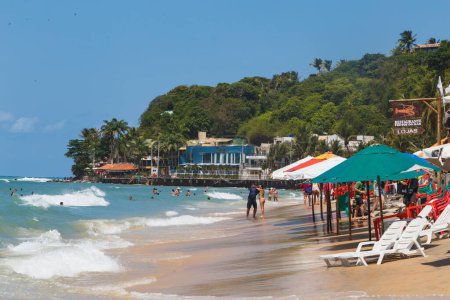 Téléchargez les photos : Natal, Rio Grande do Norte, Brésil - 12 mars 2021 : Image aérienne de la plage de Pipa au Rio Grande do Norte - en image libre de droit
