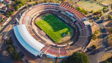 Téléchargez les photos : Ribeiro Preto, So Paulo / Brésil - 09 août 2021 : Image aérienne du stade Santa Cruz Botafogo - en image libre de droit