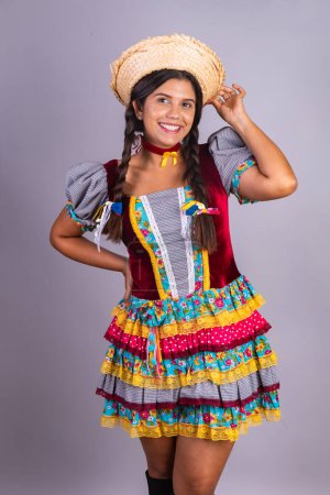 Foto de Mujer brasileña, ropa de fiesta junina, comparecencia, festa de so joo. Retrato vertical - Imagen libre de derechos
