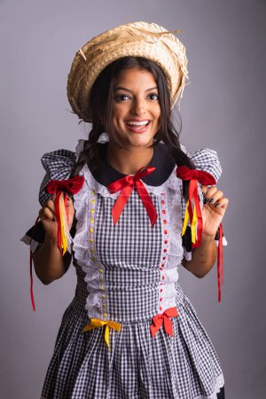 Foto de Mujer brasileña con ropa de festa de so joo, festa junina - Imagen libre de derechos
