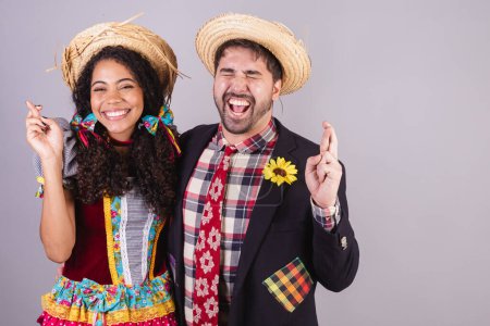 Téléchargez les photos : Couple brésilien, portant des vêtements de fête de juin, fraternisation au nom de So Joo, Arraial. gros plan photo - en image libre de droit
