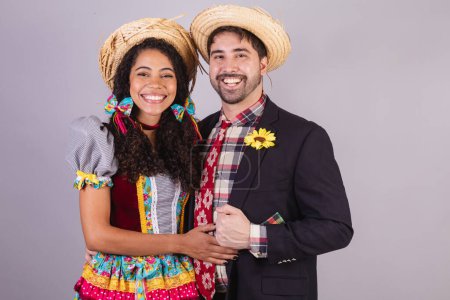 Téléchargez les photos : Couple brésilien, portant des vêtements de fête de juin, fraternisation au nom de So Joo, Arraial. gros plan photo - en image libre de droit