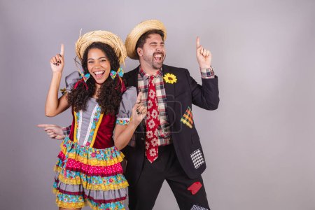 Brazilian couple, wearing June party clothes, fraternization in the name of So Joo, Arraial. dancing