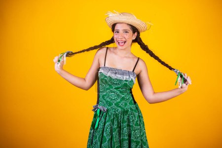 Foto de Chica brasileña, con ropa de Festa Junina, Arraial, Festa de So Joo. Retrato horizontal. - Imagen libre de derechos