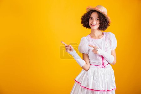 Foto de Mujer brasileña con ropa de festa junina, arraial, festa de so joo. - Imagen libre de derechos