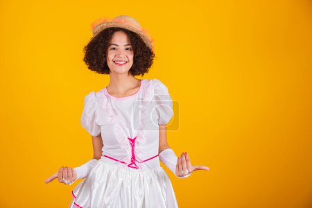 femme brésilienne avec des vêtements de festa junina, arraial, festa de so joo. 