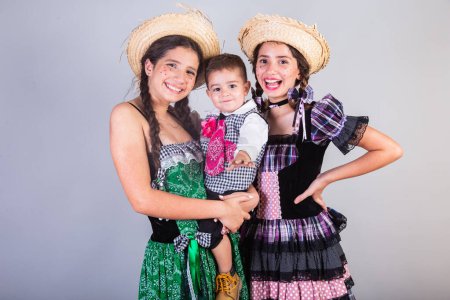 Photo for Siblings, family, friends.brazilians, with clothes from festa junina, arraial, festa de so joo. Horizontal portrait. - Royalty Free Image