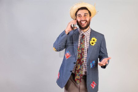 Téléchargez les photos : Brésilien homme portant festa junina vêtements - en image libre de droit