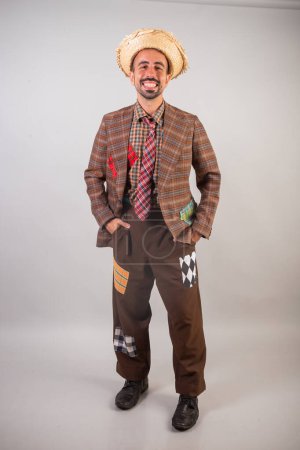 Téléchargez les photos : Homme brésilien portant des vêtements de fête junina. Arraial, Fête du portrait vertical So Joo - en image libre de droit