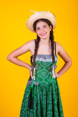 Foto de Chica brasileña, con ropa de Festa Junina, Arraial, Festa de So Joo. Retrato horizontal. - Imagen libre de derechos