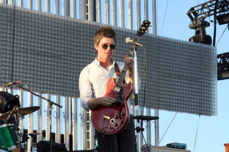 Téléchargez les photos : Coachella - Noel Gallagher en concert - en image libre de droit