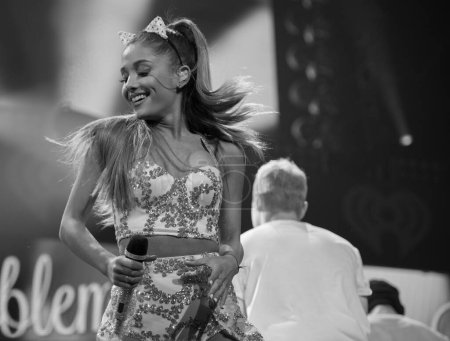 Foto de IHeart Radio Jingle Ball - Ariana Grande en concierto - Imagen libre de derechos