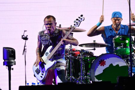 Téléchargez les photos : The Meadows Red Hot Chili Peppers en concert - en image libre de droit