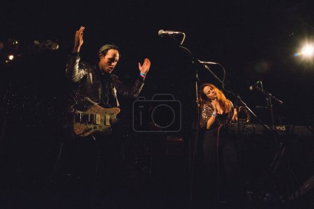 Foto de Savoir Adore - Paul Hammer y Lauren Zettler en concierto en The Knitting Factory - Imagen libre de derechos